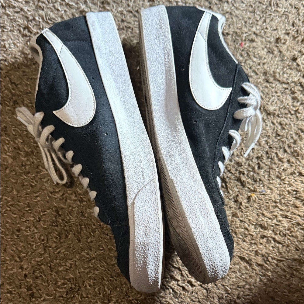 Black and White Retro Low Top Nike Sneakers - Size 13, EXCELLENT CONDITION